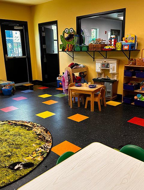 Teacher playing with puppets for babies at Robin's Nest Learning Center in Marion, Illinois